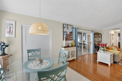 House in Riverview, Florida 3 bedrooms, 245.17 sq.m. № 1910719 - photo 22