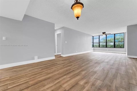 Condominio en venta en Coconut Creek, Florida, 2 dormitorios, 120.77 m2 № 2243449 - foto 7