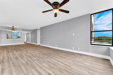 Condominio en venta en Coconut Creek, Florida, 2 dormitorios, 120.77 m2 № 2243449 - foto 4
