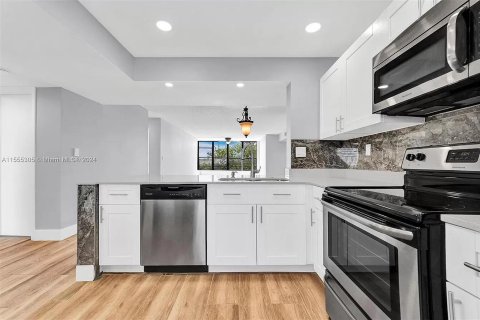 Condominio en venta en Coconut Creek, Florida, 2 dormitorios, 120.77 m2 № 2243449 - foto 2