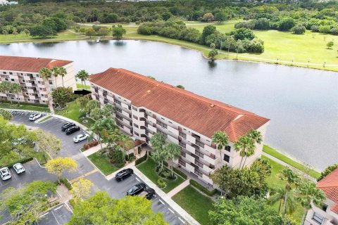 Condo in Coconut Creek, Florida, 2 bedrooms № 2243449