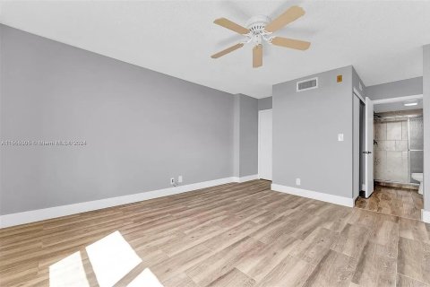 Condominio en venta en Coconut Creek, Florida, 2 dormitorios, 120.77 m2 № 2243449 - foto 12