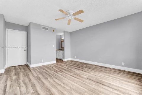 Condominio en venta en Coconut Creek, Florida, 2 dormitorios, 120.77 m2 № 2243449 - foto 8