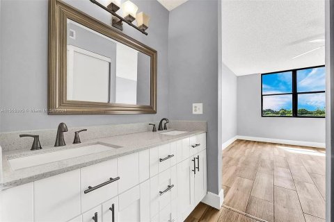 Condominio en venta en Coconut Creek, Florida, 2 dormitorios, 120.77 m2 № 2243449 - foto 10