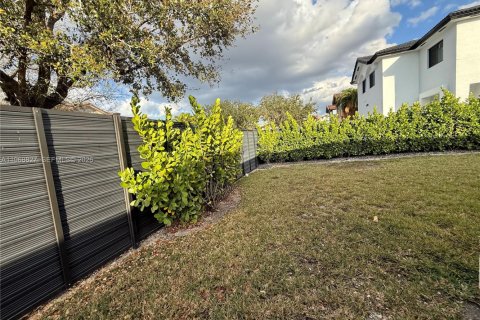 House in Miami, Florida 3 bedrooms, 156.17 sq.m. № 2031742 - photo 20