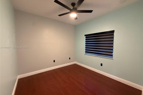 House in Miami, Florida 3 bedrooms, 156.17 sq.m. № 2031742 - photo 11