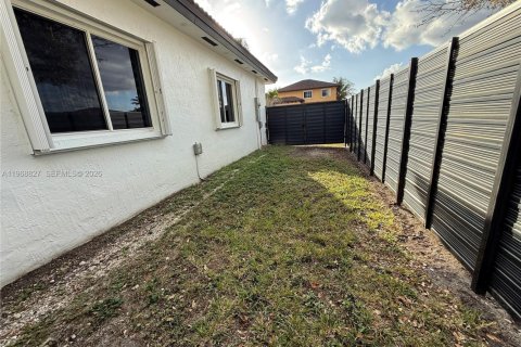 House in Miami, Florida 3 bedrooms, 156.17 sq.m. № 2031742 - photo 19