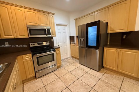 House in Miami, Florida 3 bedrooms, 156.17 sq.m. № 2031742 - photo 4