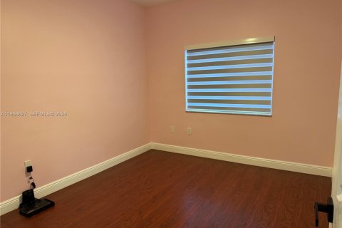 House in Miami, Florida 3 bedrooms, 156.17 sq.m. № 2031742 - photo 15