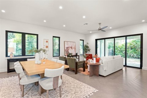 House in Orlando, Florida 4 bedrooms, 295.89 sq.m. № 1856562 - photo 6