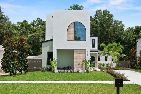 House in Orlando, Florida 4 bedrooms, 295.89 sq.m. № 1856562 - photo 1