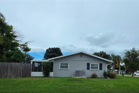 Villa ou maison à louer à Bradenton, Floride: 3 chambres, 140.38 m2 № 1901639 - photo 2