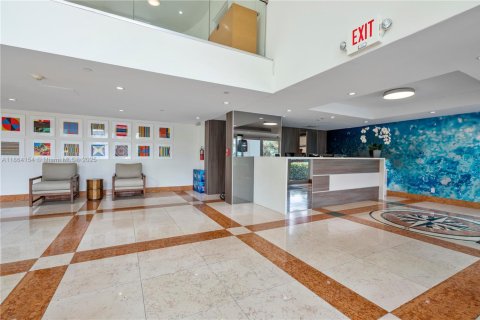 Снять в аренду кондоминиум в Бей-Харбор-Айлендс, Флорида 2 спальни, 124.02м2, № 1892523 - фото 18
