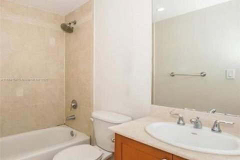 Снять в аренду кондоминиум в Бей-Харбор-Айлендс, Флорида 2 спальни, 124.02м2, № 1892523 - фото 5