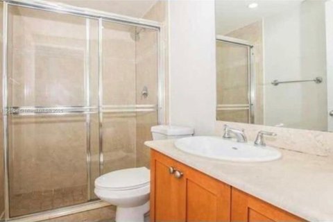 Снять в аренду кондоминиум в Бей-Харбор-Айлендс, Флорида 2 спальни, 124.02м2, № 1892523 - фото 4