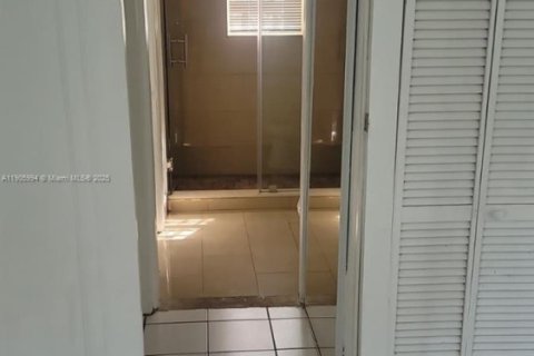 Villa ou maison à louer à Miami, Floride: 2 chambres, 65.03 m2 № 1956650 - photo 25