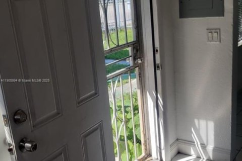 Villa ou maison à louer à Miami, Floride: 2 chambres, 65.03 m2 № 1956650 - photo 22