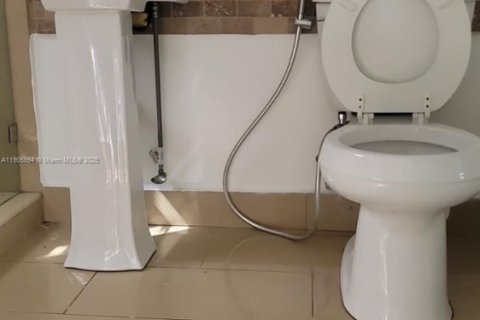 Villa ou maison à louer à Miami, Floride: 2 chambres, 65.03 m2 № 1956650 - photo 27