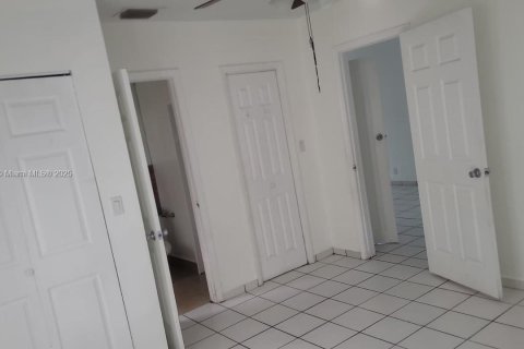Villa ou maison à louer à Miami, Floride: 2 chambres, 65.03 m2 № 1956650 - photo 10