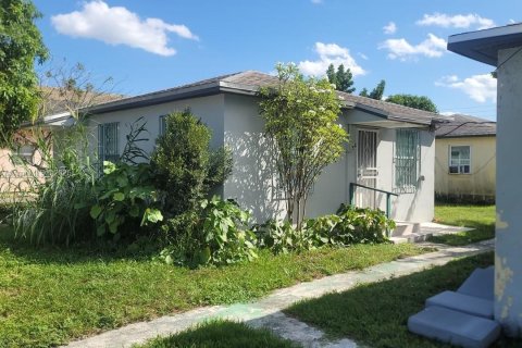 Villa ou maison à louer à Miami, Floride: 2 chambres, 65.03 m2 № 1956650 - photo 2