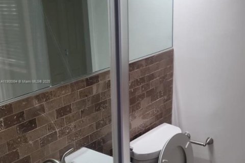 Villa ou maison à louer à Miami, Floride: 2 chambres, 65.03 m2 № 1956650 - photo 12
