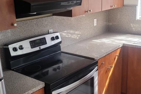 Villa ou maison à louer à Miami, Floride: 2 chambres, 65.03 m2 № 1956650 - photo 21