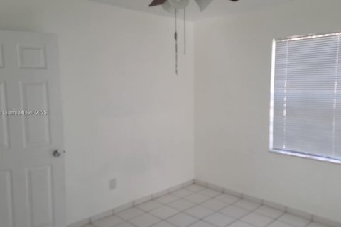 Villa ou maison à louer à Miami, Floride: 2 chambres, 65.03 m2 № 1956650 - photo 6