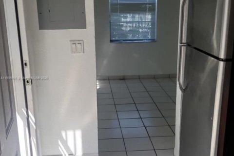 Villa ou maison à louer à Miami, Floride: 2 chambres, 65.03 m2 № 1956650 - photo 16