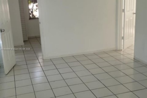 Villa ou maison à louer à Miami, Floride: 2 chambres, 65.03 m2 № 1956650 - photo 19
