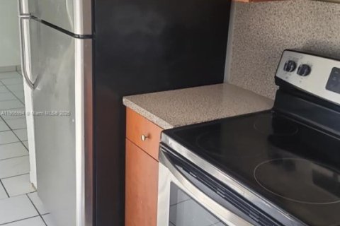 Villa ou maison à louer à Miami, Floride: 2 chambres, 65.03 m2 № 1956650 - photo 23