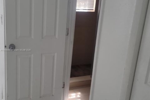 Villa ou maison à louer à Miami, Floride: 2 chambres, 65.03 m2 № 1956650 - photo 29