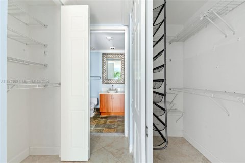 Condo in Wilton Manors, Florida, 1 bedroom  № 1924049 - photo 16