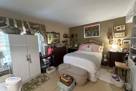 Condo in Miami, Florida, 1 bedroom  № 2045144 - photo 10