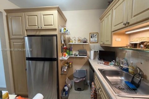 Condo in Miami, Florida, 1 bedroom  № 2045144 - photo 5