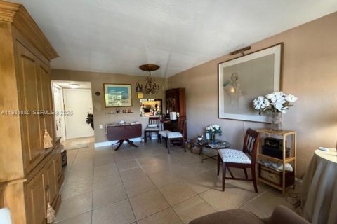 Condo in Miami, Florida, 1 bedroom  № 2045144 - photo 3