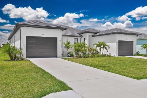 Commercial property in Punta Gorda, Florida 6 bedrooms, 253.44 sq.m. № 2097223