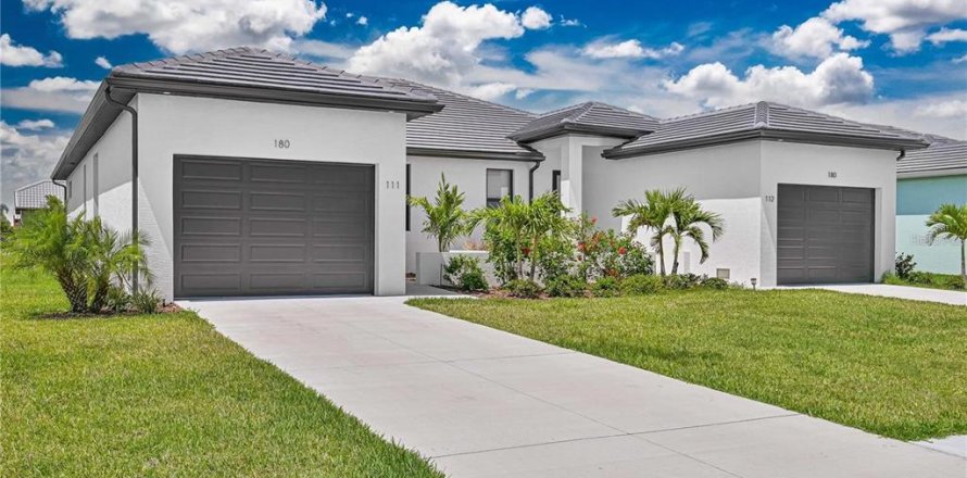 Commercial property in Punta Gorda, Florida 6 bedrooms, 253.44 sq.m. № 2097223