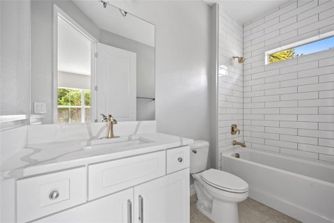 House in North Port, Florida 4 bedrooms, 184.88 sq.m. № 1428880 - photo 21