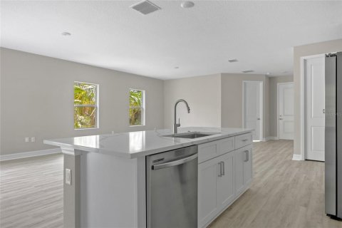 House in North Port, Florida 4 bedrooms, 184.88 sq.m. № 1428880 - photo 8