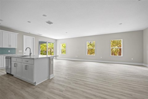 House in North Port, Florida 4 bedrooms, 184.88 sq.m. № 1428880 - photo 11