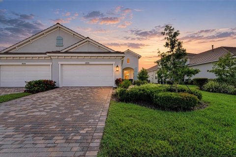 House in Venice, Florida 2 bedrooms, 141.58 sq.m. № 2412732
