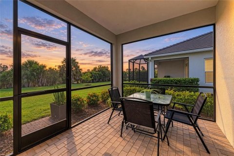 House in Venice, Florida 2 bedrooms, 141.58 sq.m. № 2412732 - photo 2