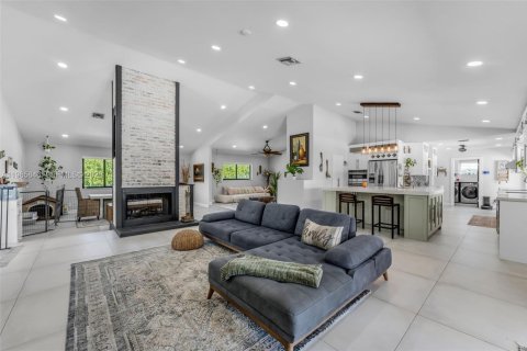 Купить виллу или дом в Хомстед, Флорида 4 спальни, 316.61м2, № 2033454 - фото 5