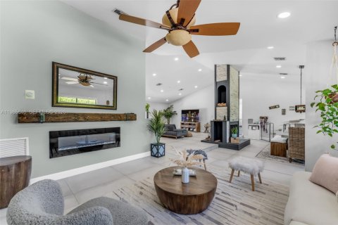 Купить виллу или дом в Хомстед, Флорида 4 спальни, 316.61м2, № 2033454 - фото 9