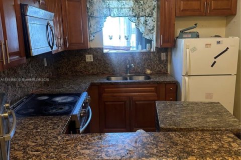 Villa ou maison à vendre à Miami, Floride: 4 chambres, 127.83 m2 № 2021192 - photo 9