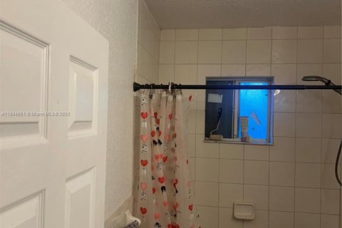 Villa ou maison à vendre à Miami, Floride: 4 chambres, 127.83 m2 № 2021192 - photo 2