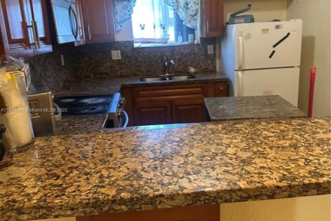 Villa ou maison à vendre à Miami, Floride: 4 chambres, 127.83 m2 № 2021192 - photo 6