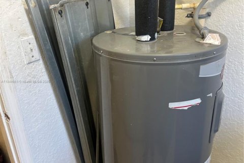 Villa ou maison à vendre à Miami, Floride: 4 chambres, 127.83 m2 № 2021192 - photo 10