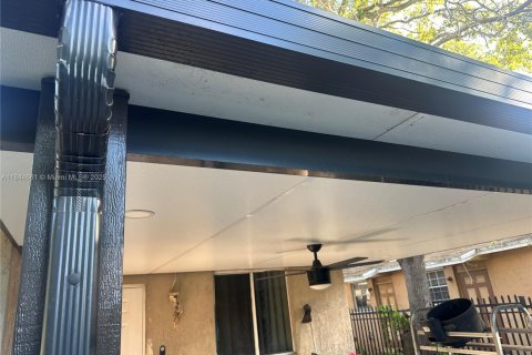 Villa ou maison à vendre à Miami, Floride: 4 chambres, 127.83 m2 № 2021192 - photo 13