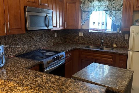 Villa ou maison à vendre à Miami, Floride: 4 chambres, 127.83 m2 № 2021192 - photo 7